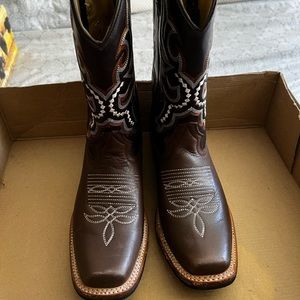COWBOY BOOTS